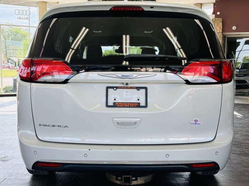 2017 Chrysler Pacifica Touring-L Plus