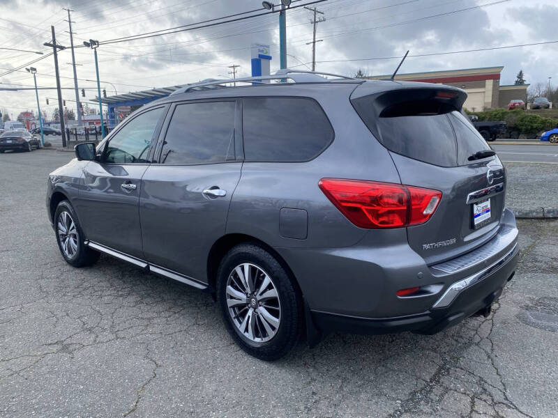 2017 Nissan Pathfinder SL