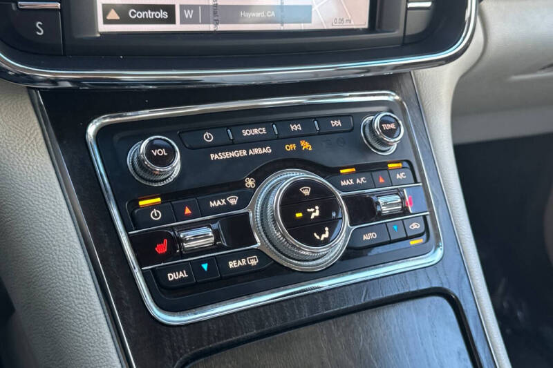 2017 Lincoln Continental Select