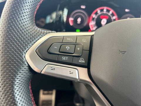 2025 Volkswagen Golf GTI SE