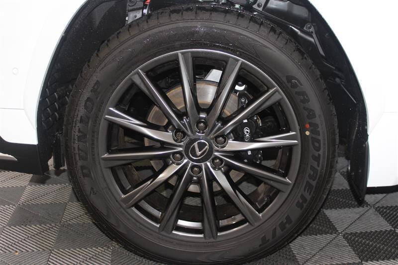 2025 Lexus LX 700h F SPORT Handling