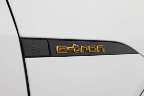 2022 Audi e-tron quattro Premium Plus