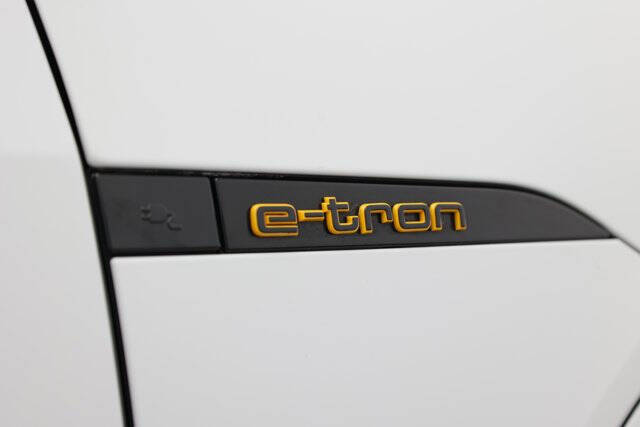 2022 Audi e-tron quattro Premium Plus
