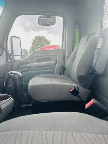 2015 Kenworth T-680 Day Cab