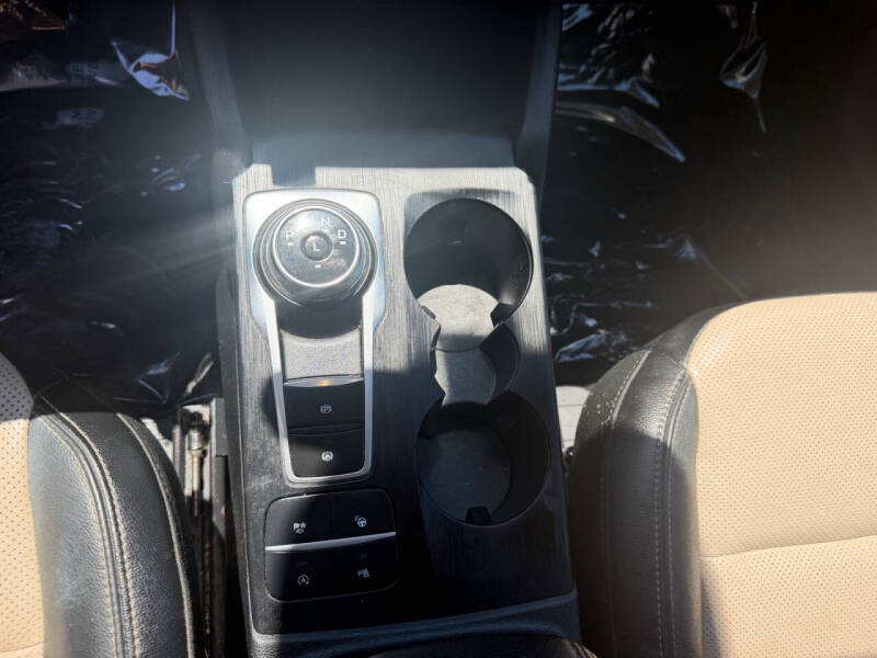 2022 Ford Escape Titanium
