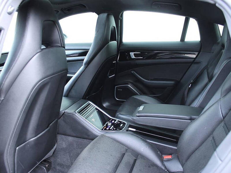 2018 Porsche Panamera 4