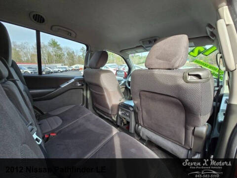 2012 Nissan Pathfinder LE