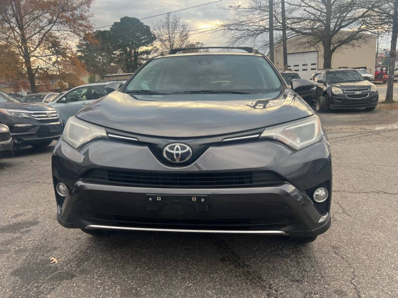 2017 Toyota RAV4 XLE photo 3