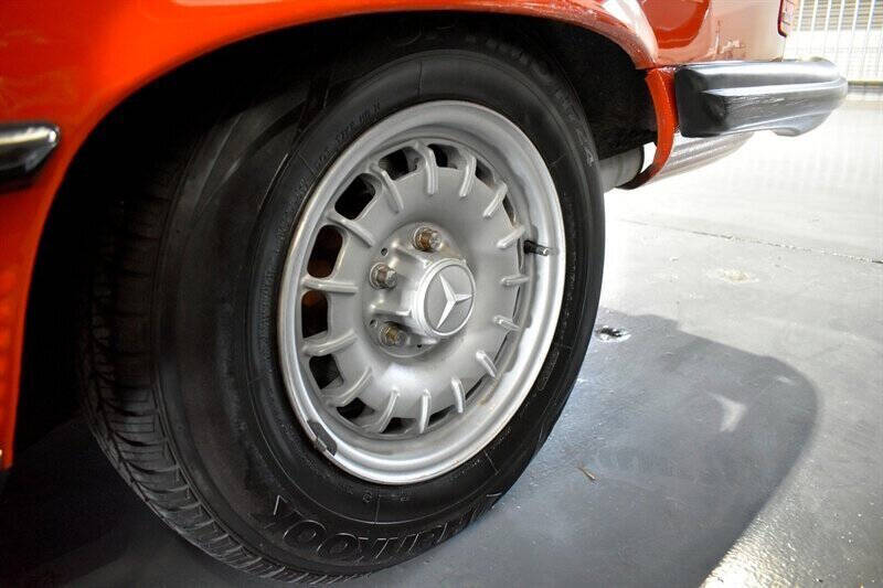 1982 Mercedes-Benz 380-Class 24