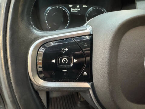 2016 Volvo XC90 T6 Momentum