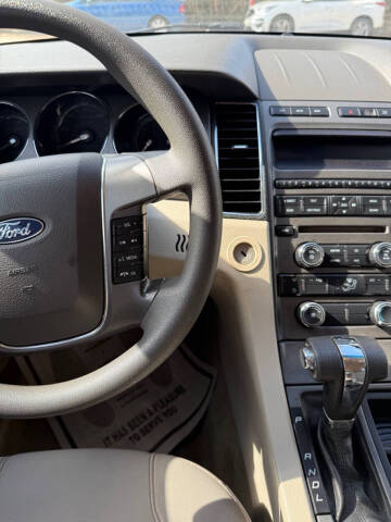 2012 Ford Taurus SE