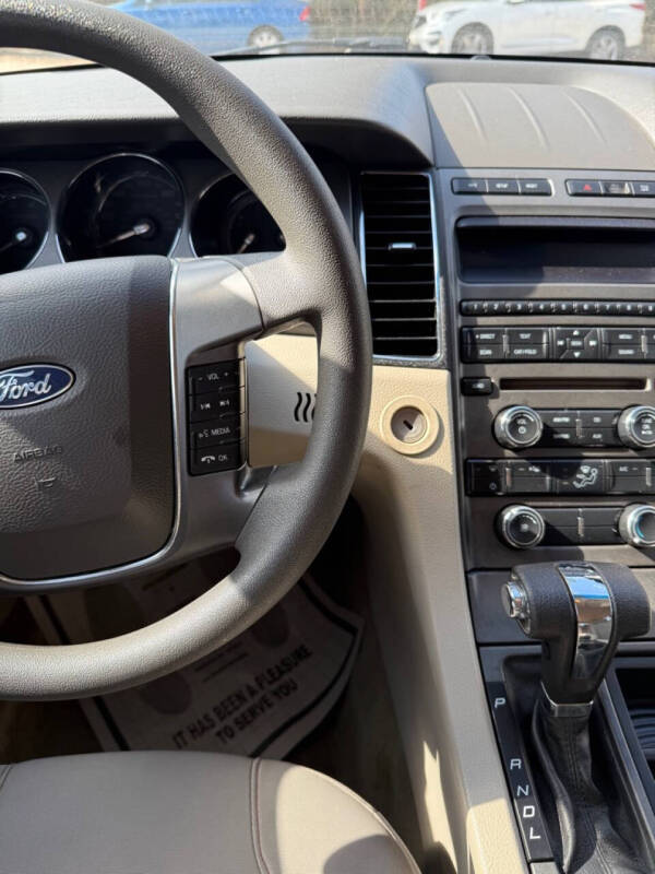 2012 Ford Taurus SE