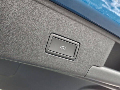 2026 Volkswagen Atlas Cross Sport SEL R-Line Black 4Motion