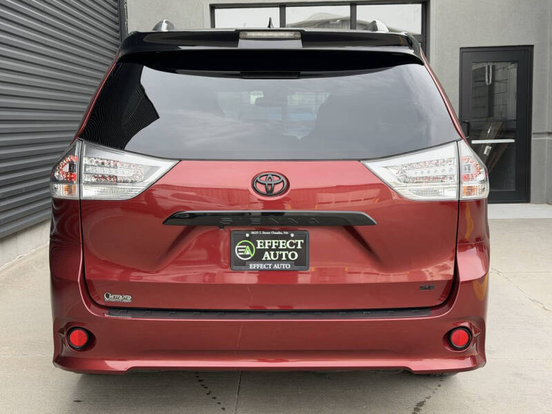 2020 Toyota Sienna SE 8-Passenger