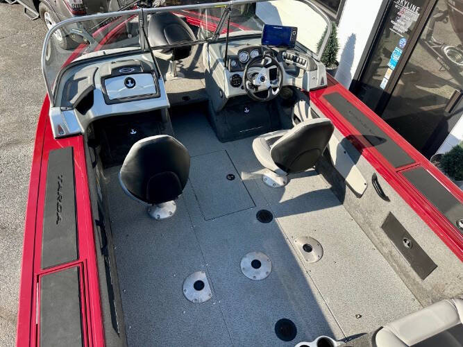 2018 Tracker Targa V18