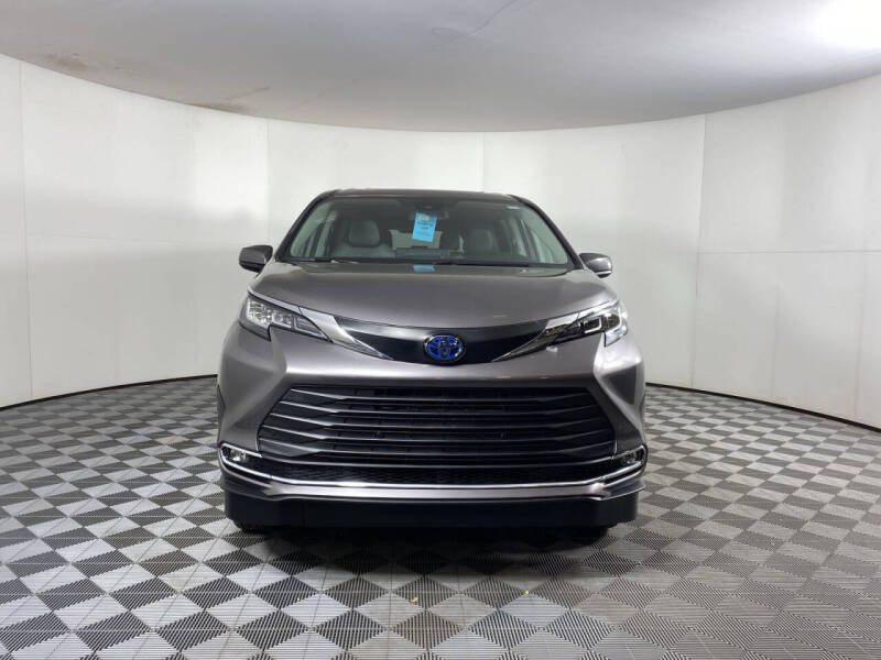 2021 Toyota Sienna XLE photo 28