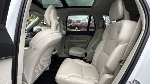 2020 Volvo XC90 T6 Momentum 6-Passenger