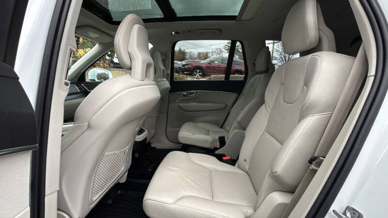2020 Volvo XC90 T6 Momentum 6-Passenger