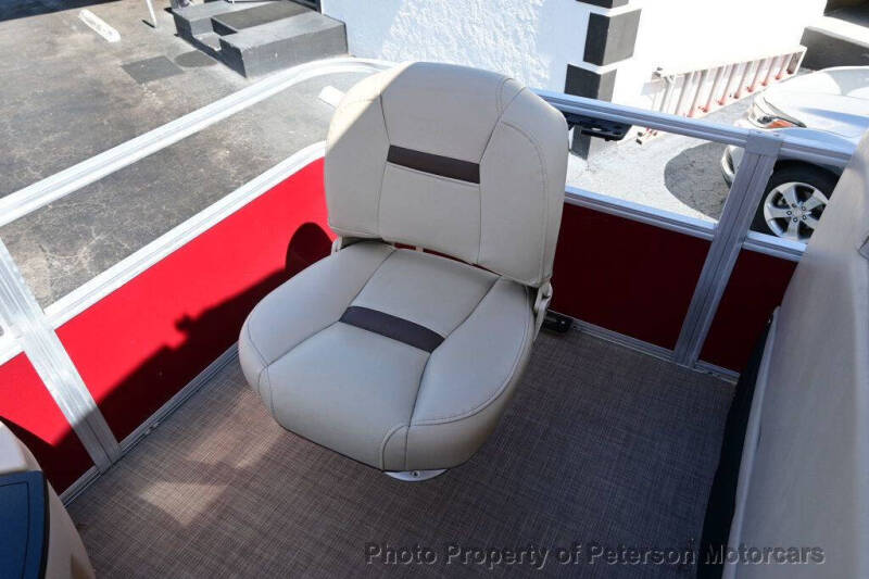 2019 Sun Tracker Fishin Barge 20 DLX