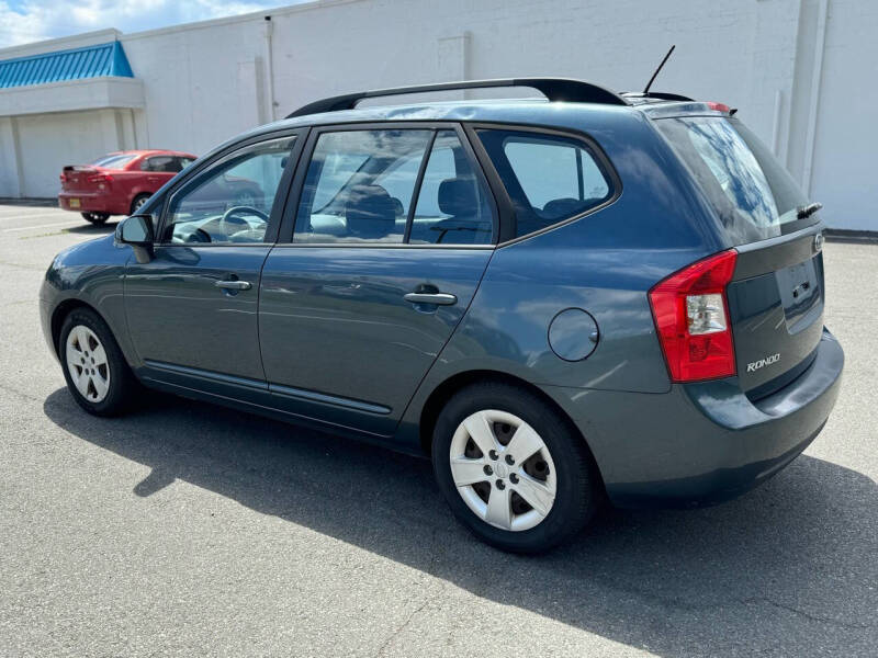 2009 Kia Rondo LX