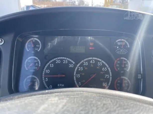 2015 Freightliner M2 106