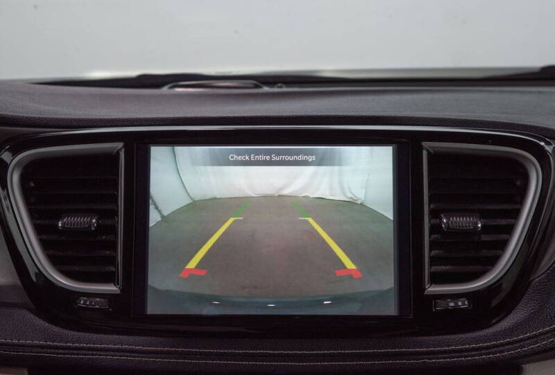 2024 Chrysler Pacifica Plug-In Hybrid Select