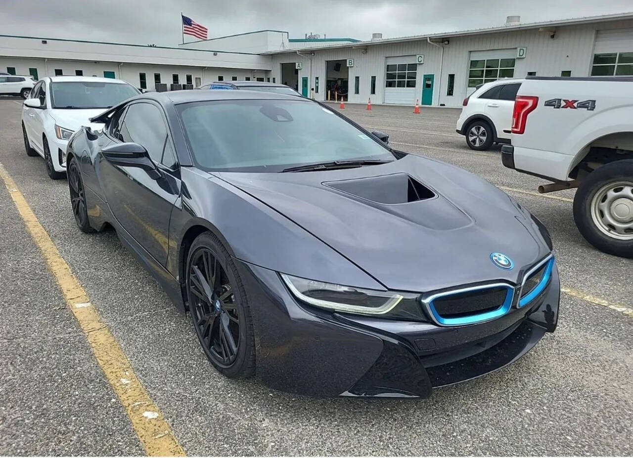 Sophisto Grey Metallic w/ BMW i Frozen Blue Accent 2014 BMW i8 Base AWD 2dr Coupe 2