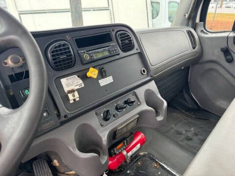 2007 Freightliner M2 106