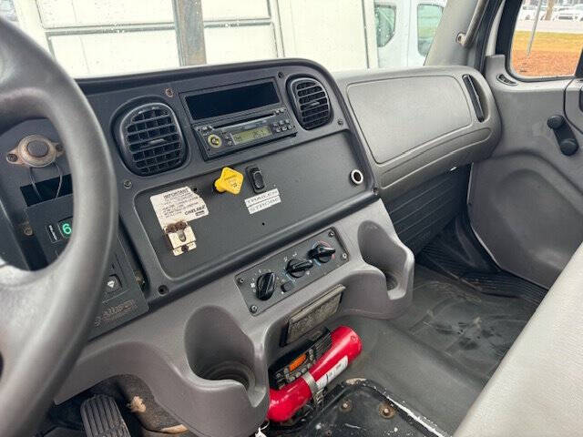 2007 Freightliner M2 106