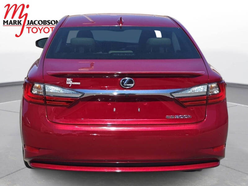 2016 Lexus ES 300h