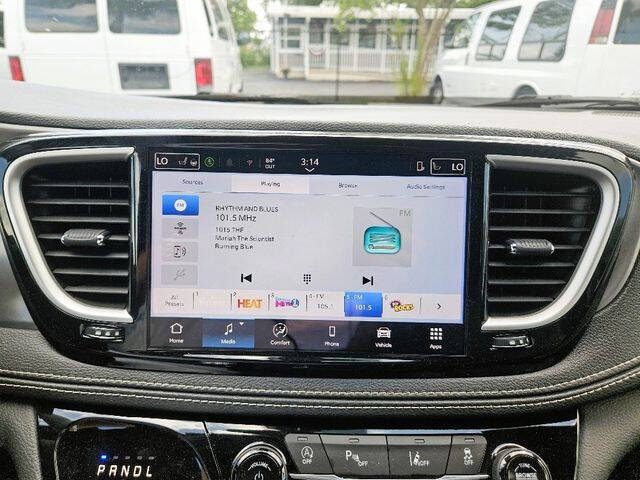 2025 Chrysler Pacifica Select