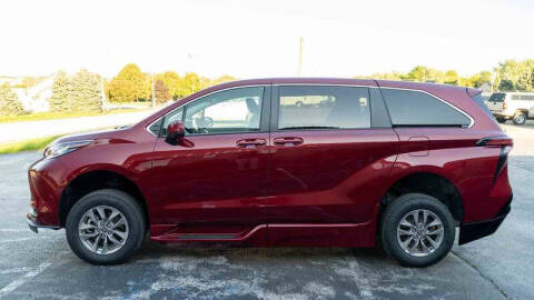 2022 Toyota Sienna LE 8-Passenger