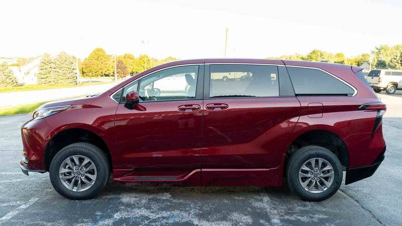 2022 Toyota Sienna LE 8-Passenger