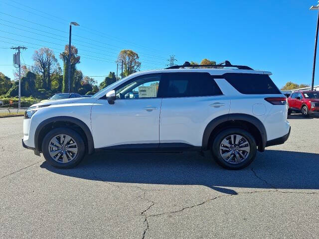 2025 Nissan Pathfinder SV