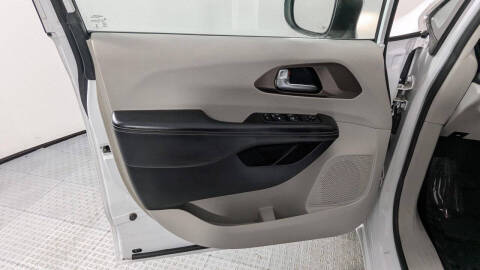 2020 Chrysler Voyager LX