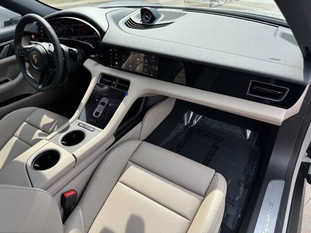 2025 Porsche Taycan 4