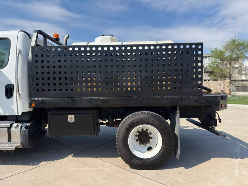 2019 Freightliner M2 106