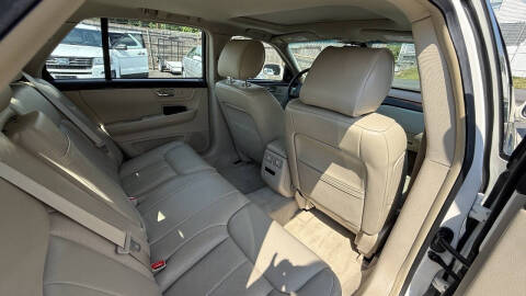 2011 Cadillac DTS Luxury Collection