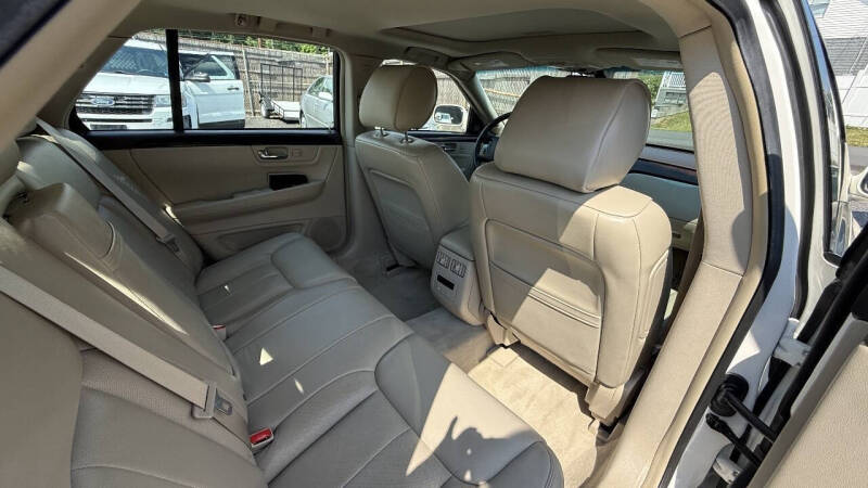 2011 Cadillac DTS Luxury Collection