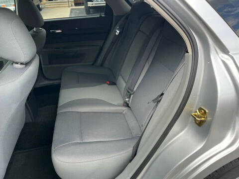 2005 Dodge Magnum SE