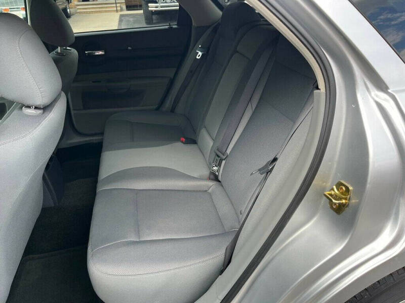 2005 Dodge Magnum SE