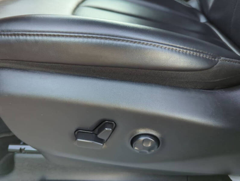 2023 Chrysler Pacifica Plug-In Hybrid Touring L