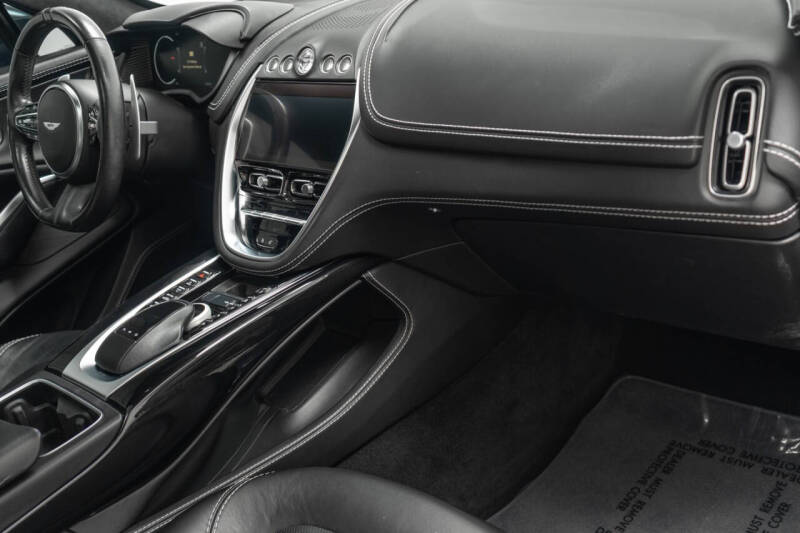 2021 Aston Martin DBX