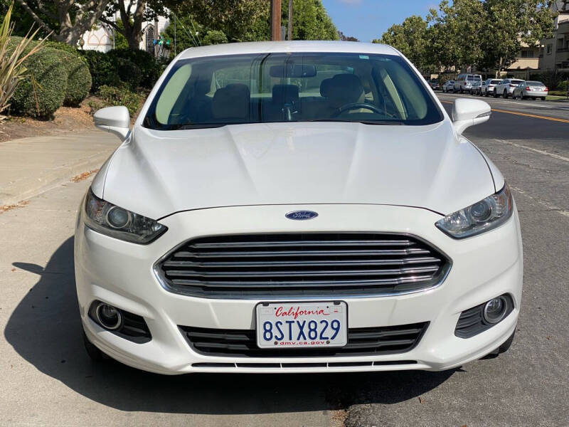 2014 Ford Fusion SE photo 2