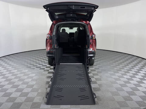 2023 Toyota Sienna LE 8-Passenger