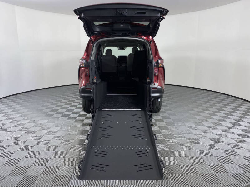 2023 Toyota Sienna LE 8-Passenger