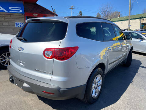 2011 Chevrolet Traverse LS