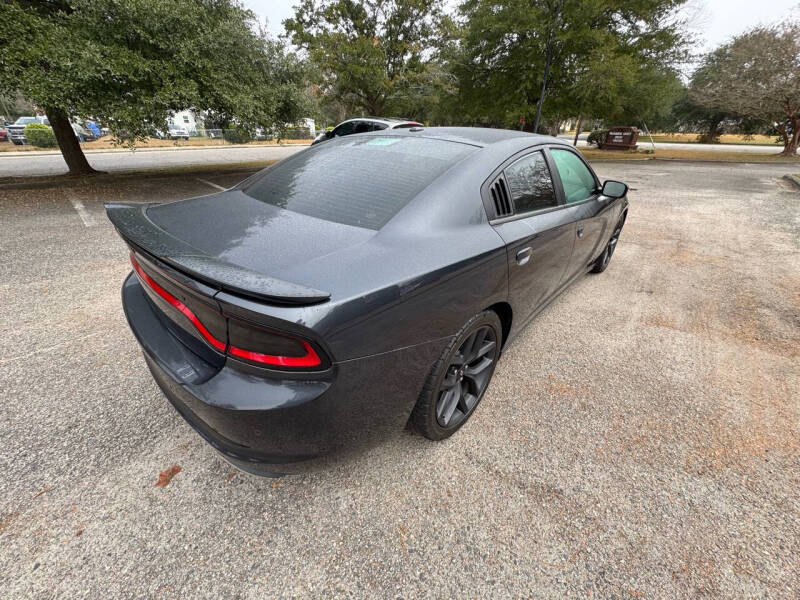 2019 Dodge Charger SXT photo 4