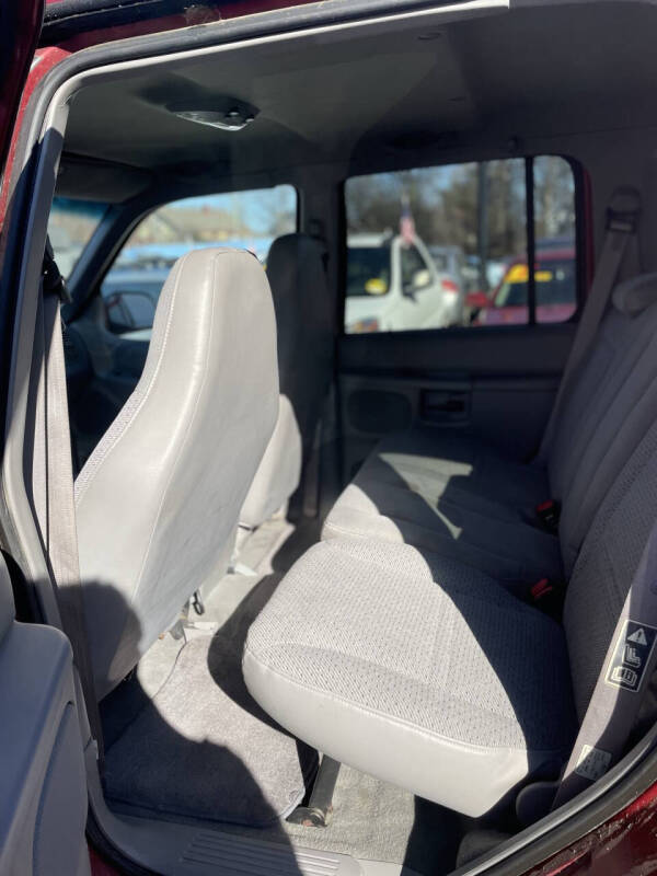 2000 Ford Explorer XLS