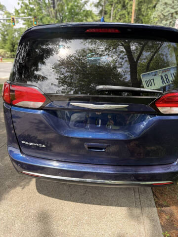 2017 Chrysler Pacifica Touring-L